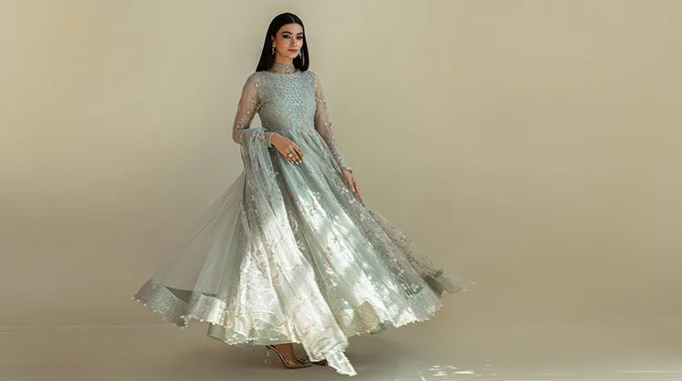 The Elegance of Pakistani Maxi Dresses in Weddings: A Celebration of Culture and Style