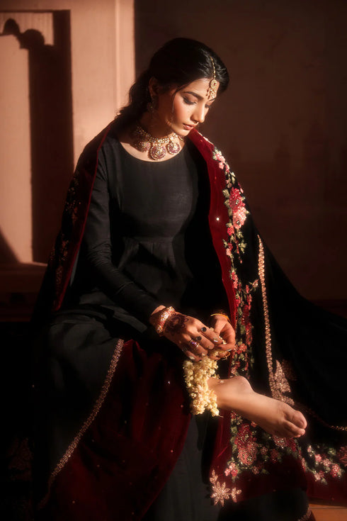 Iznik Embroidered Velvet Suit IV-59