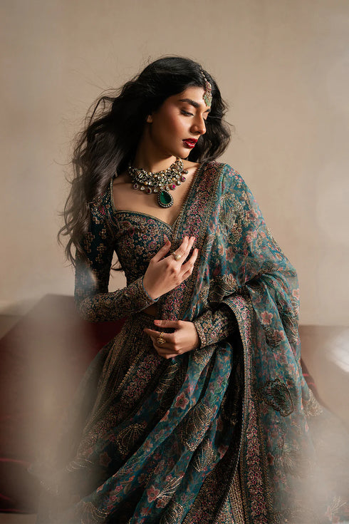 Ayzel Embroidered Organza Suit Tassavur