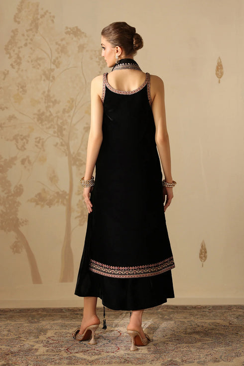 Barqoue Embroidered Velvet Suit UF-4312