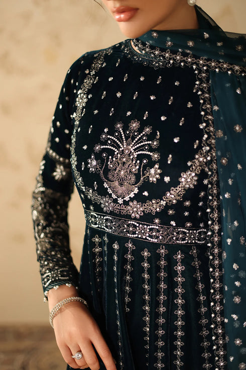 Barqoue Embroidered Velvet Suit UF-4318