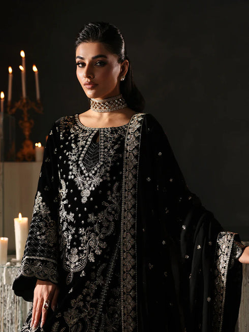 Gulaal Embroidered Velvet Suit ECLISSA